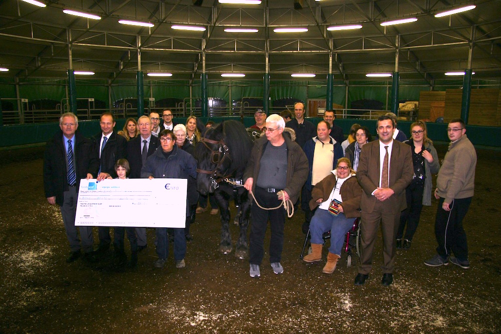 photo L’association « Cheval Bonheur » soutenue par le Fonds ACEF pour la Solidarité dans son projet d’achat d’une calèche adaptée aux personnes en fauteuil